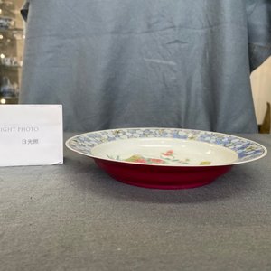 A Chinese famille rose 'ruby back' plate with a bird on a blossoming branch, Yongzheng — 照片 9