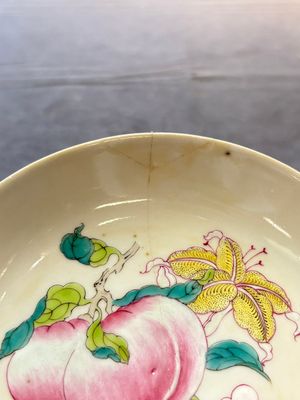 A Chinese famille rose ruby-back saucer dish with peaches and flowers, 18th C. — photo 3