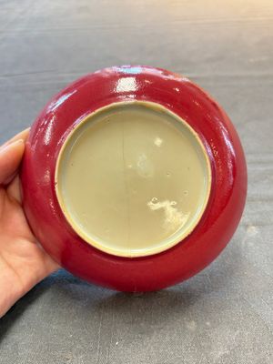 A Chinese famille rose ruby-back saucer dish with peaches and flowers, 18th C. — photo 4