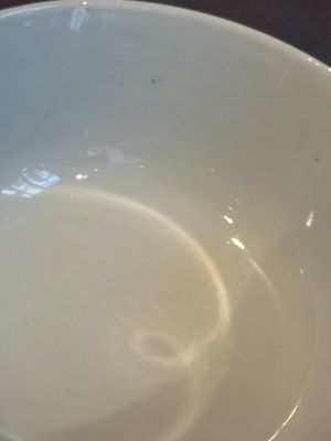 A Chinese famille rose ruby-ground 'antiquities' bowl, Jiang Xi Ci Ye Gong Si mark, Republic — photo 5