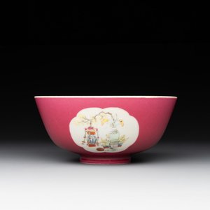 A Chinese famille rose ruby-ground 'antiquities' bowl, Jiang Xi Ci Ye Gong Si mark, Republic — photo 1