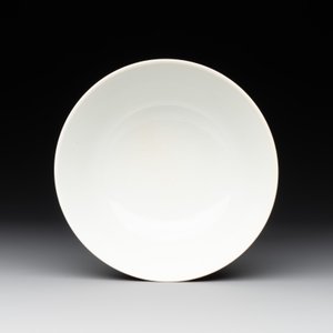 A Chinese famille rose ruby-ground 'antiquities' bowl, Jiang Xi Ci Ye Gong Si mark, Republic — photo 4