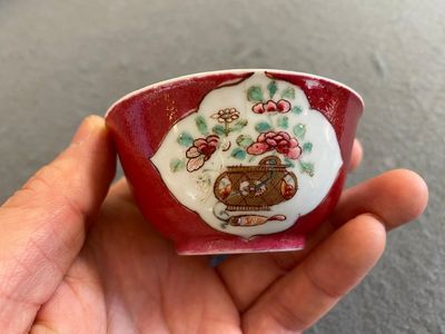 A Chinese famille rose ruby-ground cup and saucer, Yongzheng — 照片 6