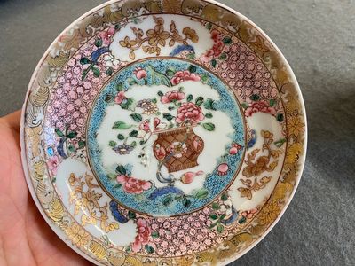 A Chinese famille rose ruby-ground cup and saucer, Yongzheng — 照片 8