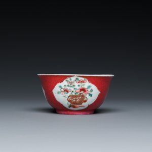 A Chinese famille rose ruby-ground cup and saucer, Yongzheng — 照片 4