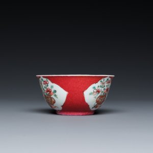 A Chinese famille rose ruby-ground cup and saucer, Yongzheng — 照片 7