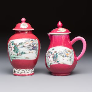 A Chinese famille rose ruby-ground 'Landscape Scroll' covered tea caddy and a covered milk jug, Yongzheng — foto 2