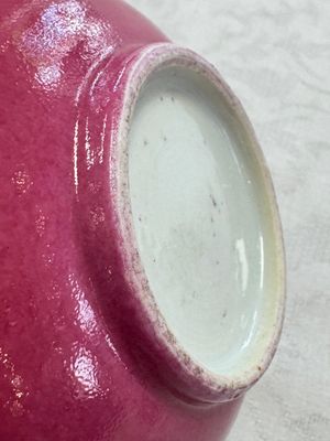 A Chinese famille rose ruby-ground 'Landscape Scroll' teapot and stand, Yongzheng — 照片 17
