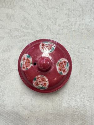 A Chinese famille rose ruby-ground 'Landscape Scroll' teapot and stand, Yongzheng — 照片 21