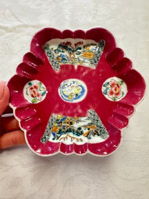 A Chinese famille rose ruby-ground 'Landscape Scroll' teapot and stand, Yongzheng — 照片 28