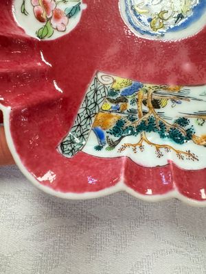 A Chinese famille rose ruby-ground 'Landscape Scroll' teapot and stand, Yongzheng — 照片 29