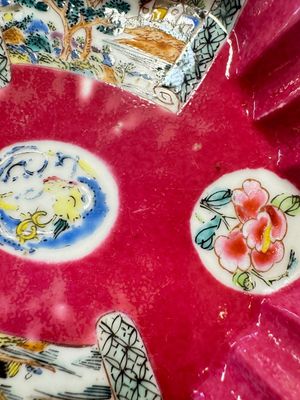 A Chinese famille rose ruby-ground 'Landscape Scroll' teapot and stand, Yongzheng — 照片 35