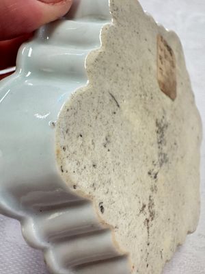 A Chinese famille rose ruby-ground 'Landscape Scroll' teapot and stand, Yongzheng — 照片 37
