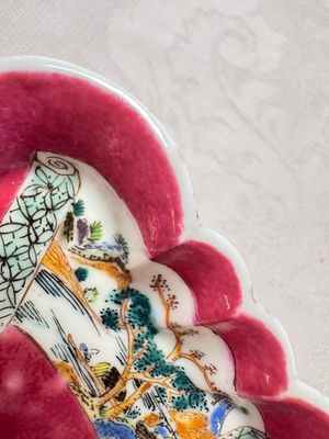A Chinese famille rose ruby-ground 'Landscape Scroll' teapot and stand, Yongzheng — 照片 42