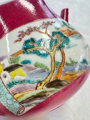 A Chinese famille rose ruby-ground 'Landscape Scroll' teapot and stand, Yongzheng — 照片 6