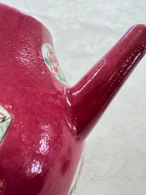 A Chinese famille rose ruby-ground 'Landscape Scroll' teapot and stand, Yongzheng — 照片 7