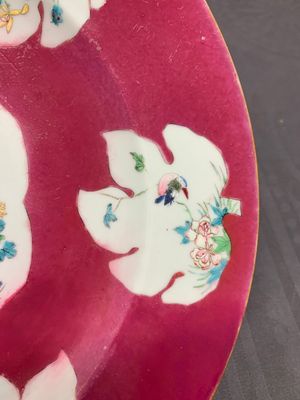 A Chinese famille rose ruby-ground 'rooster' dish, Yongzheng — photo 5