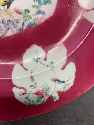 A Chinese famille rose ruby-ground 'rooster' dish, Yongzheng — photo 6