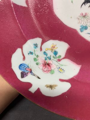 A Chinese famille rose ruby-ground 'rooster' dish, Yongzheng — photo 7