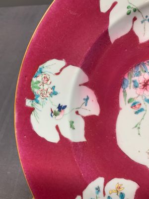A Chinese famille rose ruby-ground 'rooster' dish, Yongzheng — photo 8