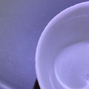 A Chinese famille rose ruby-ground teapot, three cups and two saucers, Yongzheng — 照片 23