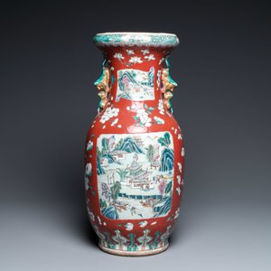 A Chinese famille rose ruby-ground vase, 19th C. — photo 3