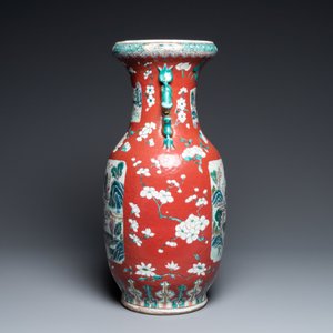 A Chinese famille rose ruby-ground vase, 19th C. — photo 4