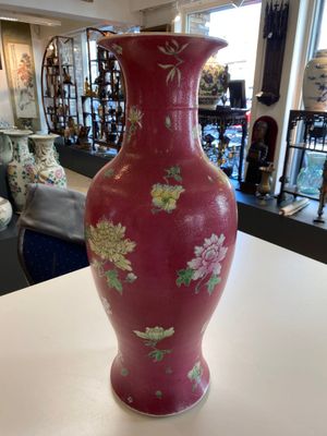 A Chinese famille rose ruby sgraffito-ground vase, Qianlong mark, Republic — photo 3