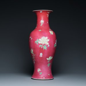 A Chinese famille rose ruby sgraffito-ground vase, Qianlong mark, Republic — photo 1