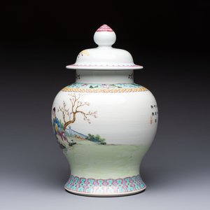A Chinese famille rose 'San Niang Jiao Zi 三娘教子' vase and cover, 20th C. — 照片 2