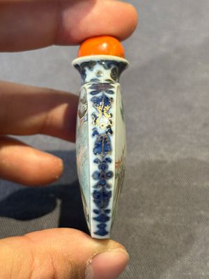 A Chinese famille rose 'Sanxing' snuff bottle, Qianlong mark and of the period — foto 3