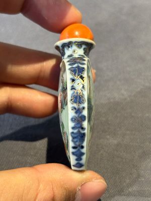 A Chinese famille rose 'Sanxing' snuff bottle, Qianlong mark and of the period — foto 5