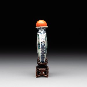 A Chinese famille rose 'Sanxing' snuff bottle, Qianlong mark and of the period — foto 2