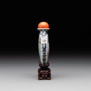 A Chinese famille rose 'Sanxing' snuff bottle, Qianlong mark and of the period — foto 4