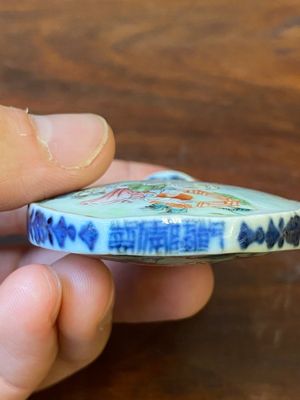 A Chinese famille rose 'Sanxing' snuff bottle, Qianlong mark and of the period — 照片 5