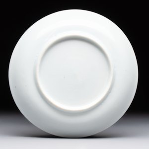 A Chinese famille rose saucer with two ladies and a boy, Yongzheng — foto 2