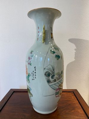 A Chinese famille rose 'scholars' vase with two-sided design, signed Cai Yun Xuan 彩雲軒, dated 1919 — 照片 4