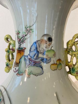 A Chinese famille rose 'scholars' vase with two-sided design, signed Cai Yun Xuan 彩雲軒, dated 1919 — 照片 8