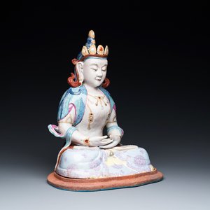 A Chinese famille rose sculpture of Buddha Amitayus on a stand, 19/20th C. — photo 1