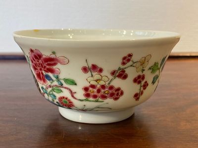 A Chinese famille rose semi-eggshell bowl with two quails, Yongzheng — photo 3