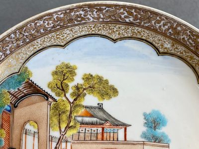 A Chinese famille rose semi-eggshell mandarin subject plate, Qianlong — 照片 4