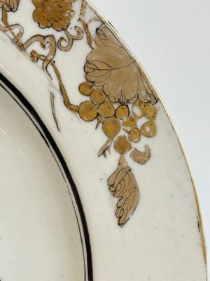 A Chinese famille rose semi-eggshell plate with a lady on horseback and attendants, Yongzheng — photo 7
