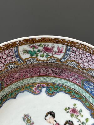 A Chinese famille rose semi-eggshell ruby-back plate, 19/20th C. — 照片 3