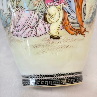 A Chinese famille rose semi-eggshell vase and a qianjiang cai vase — foto 6
