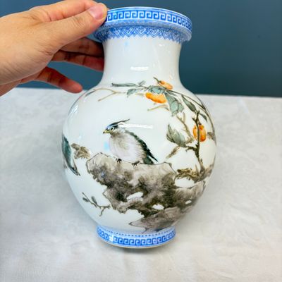A Chinese famille rose semi-eggshell vase and a qianjiang cai vase — foto 11