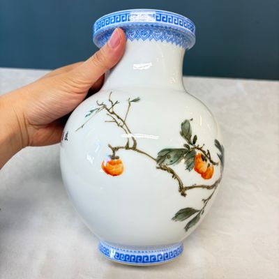 A Chinese famille rose semi-eggshell vase and a qianjiang cai vase — foto 14