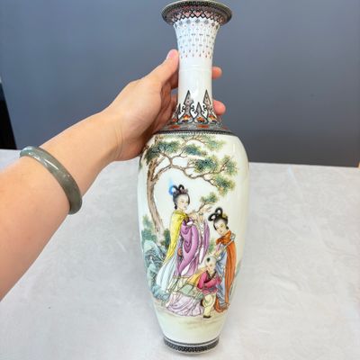 A Chinese famille rose semi-eggshell vase and a qianjiang cai vase — foto 2