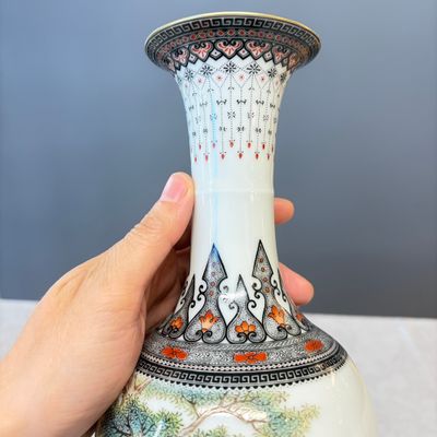 A Chinese famille rose semi-eggshell vase and a qianjiang cai vase — foto 3