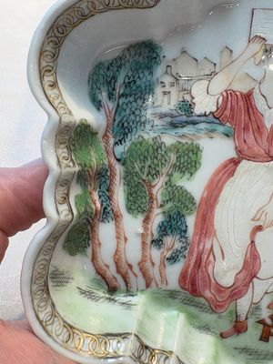 A Chinese famille rose semi-erotic 'milkmaid' pattipan or teapot stand, Qianlong, ca. 1740 — 照片 4