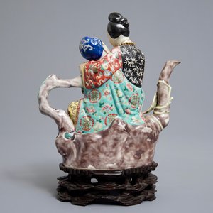 A Chinese famille rose semi-erotic teapot on wooden stand, Republic, 20th C. — 照片 4